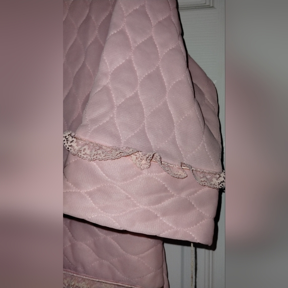 Vintage Leisure Life Pink Quilted Robe with Pockets - Picture 6 of 14